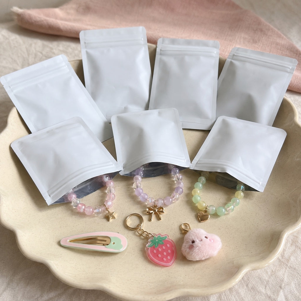 Mia's Bracelet & Treats Scoop 1