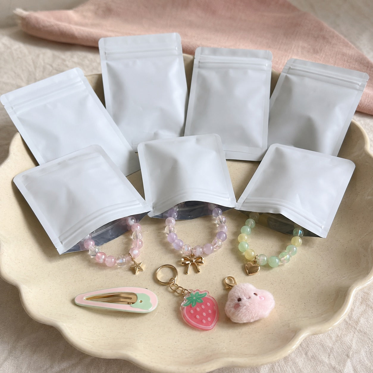 Mia's Bracelet & Treats Scoop 1